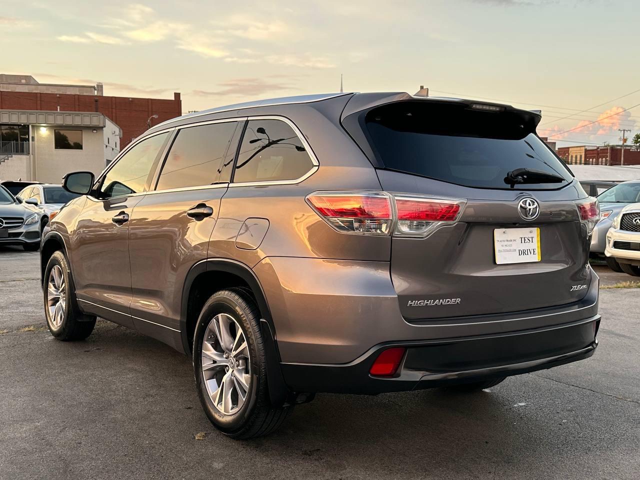 Toyota Highlander XLE AWD V6 2015