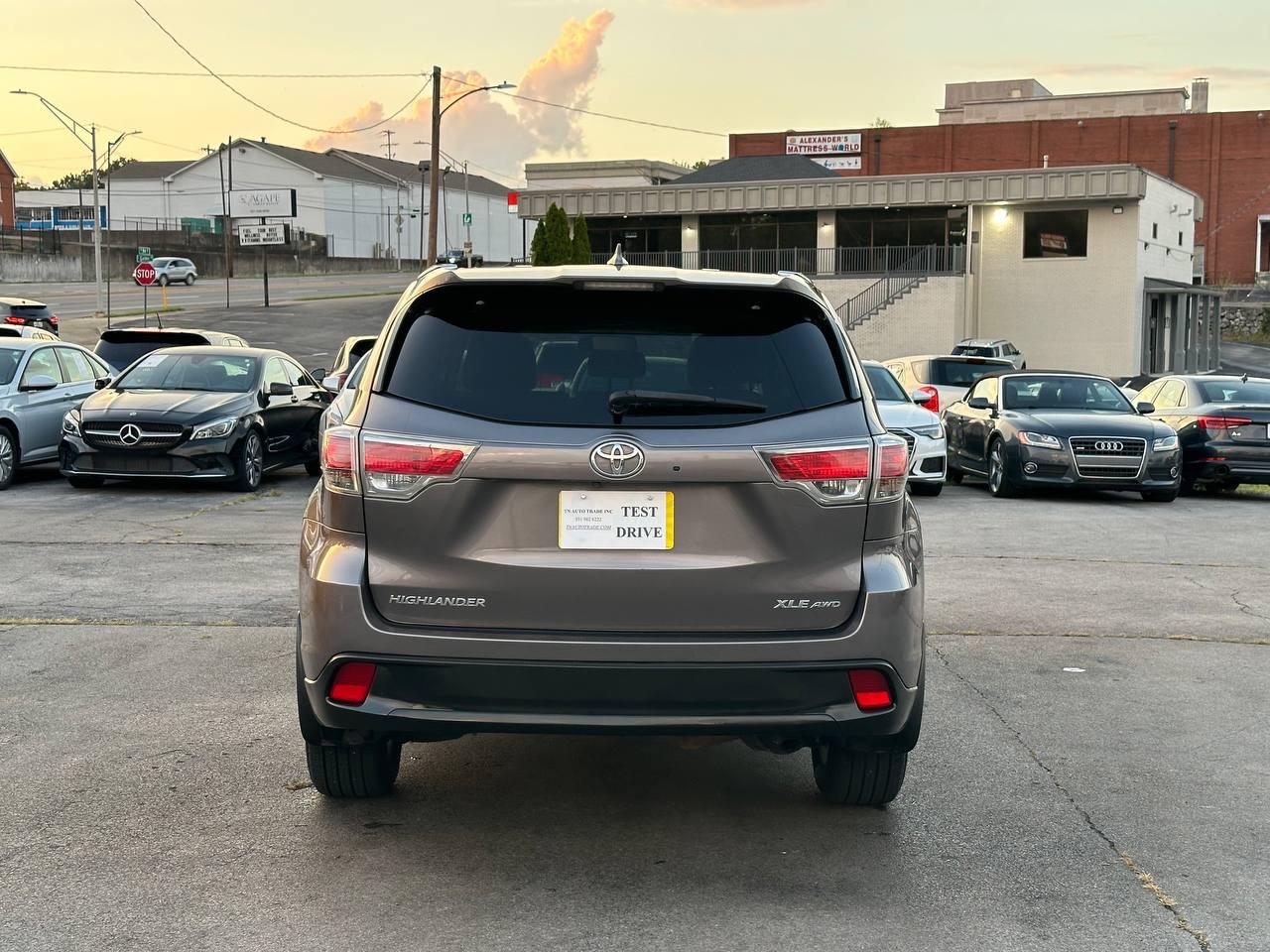 Toyota Highlander XLE AWD V6 2015