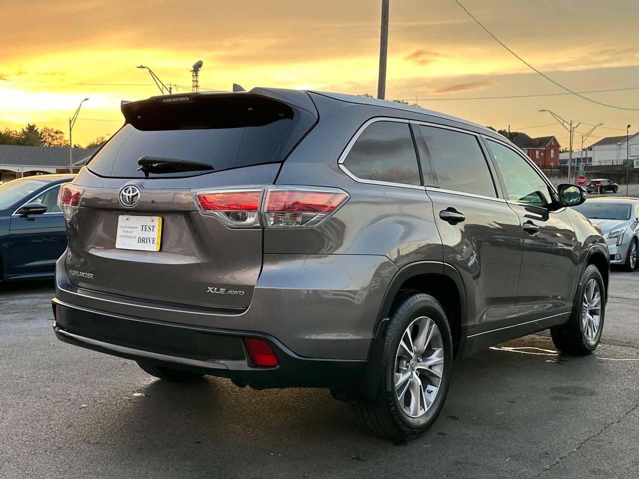 Toyota Highlander XLE AWD V6 2015