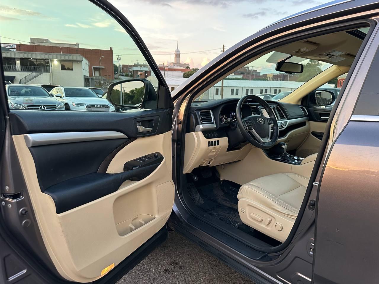 Toyota Highlander XLE AWD V6 2015