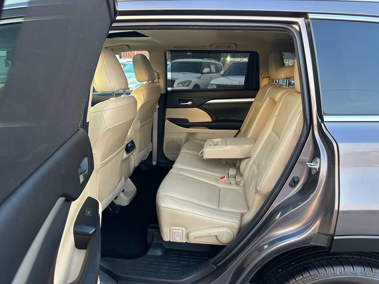 Toyota Highlander XLE AWD V6 2015