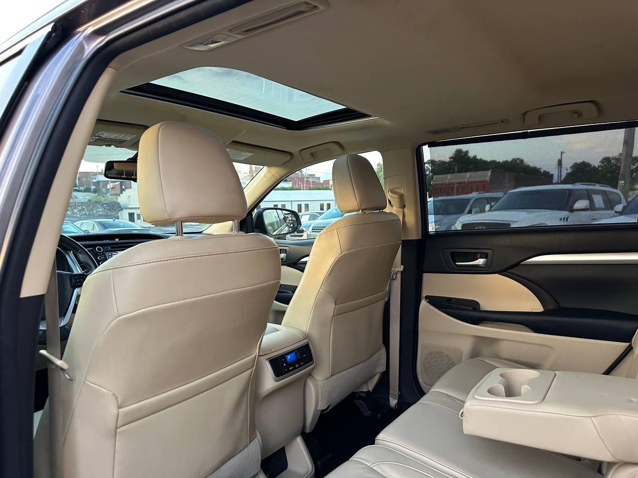 Toyota Highlander XLE AWD V6 2015