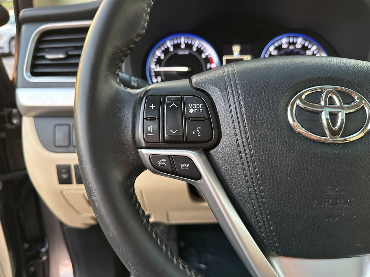 Toyota Highlander XLE AWD V6 2015