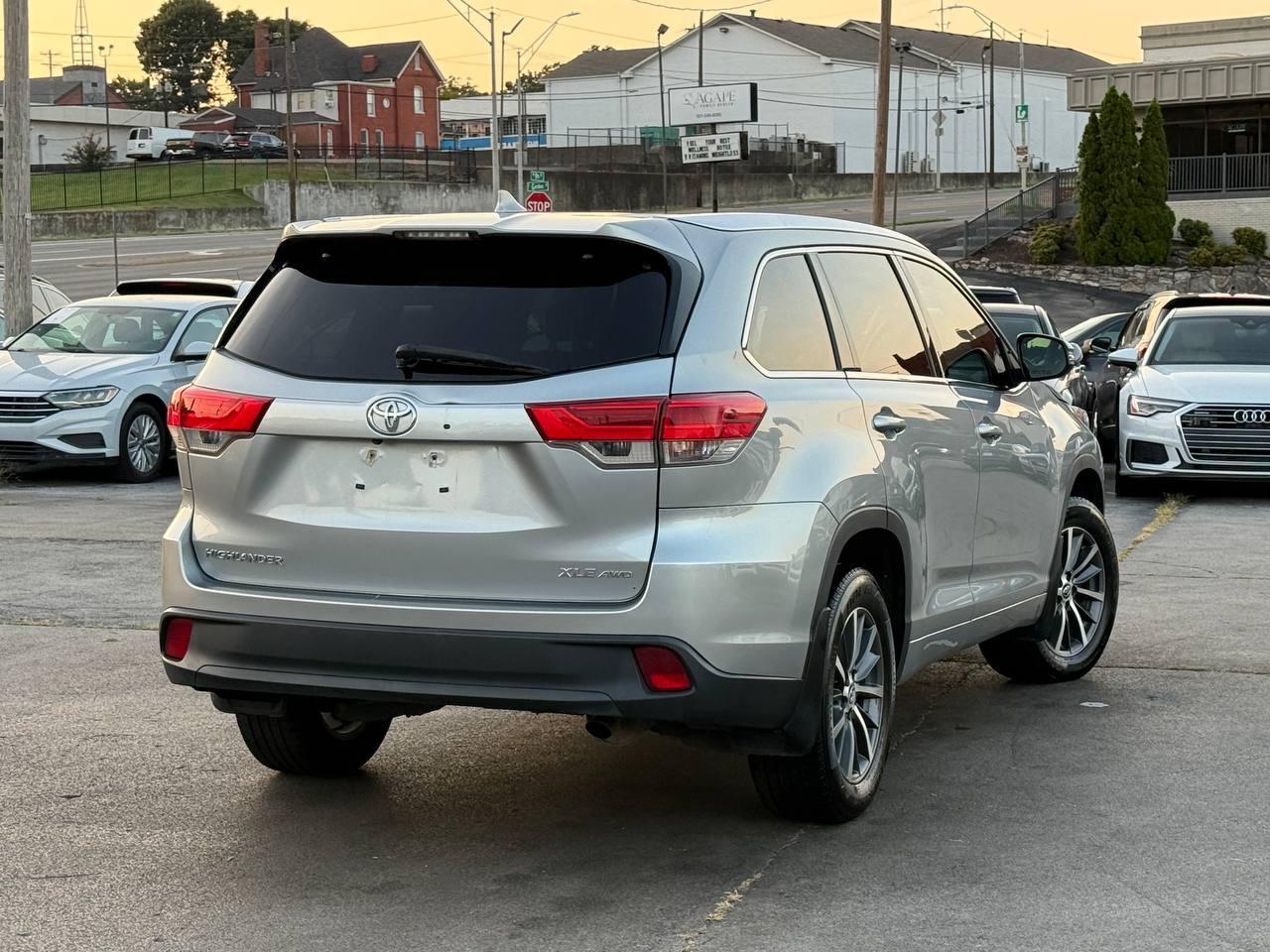 Toyota Highlander XLE AWD V6 2017