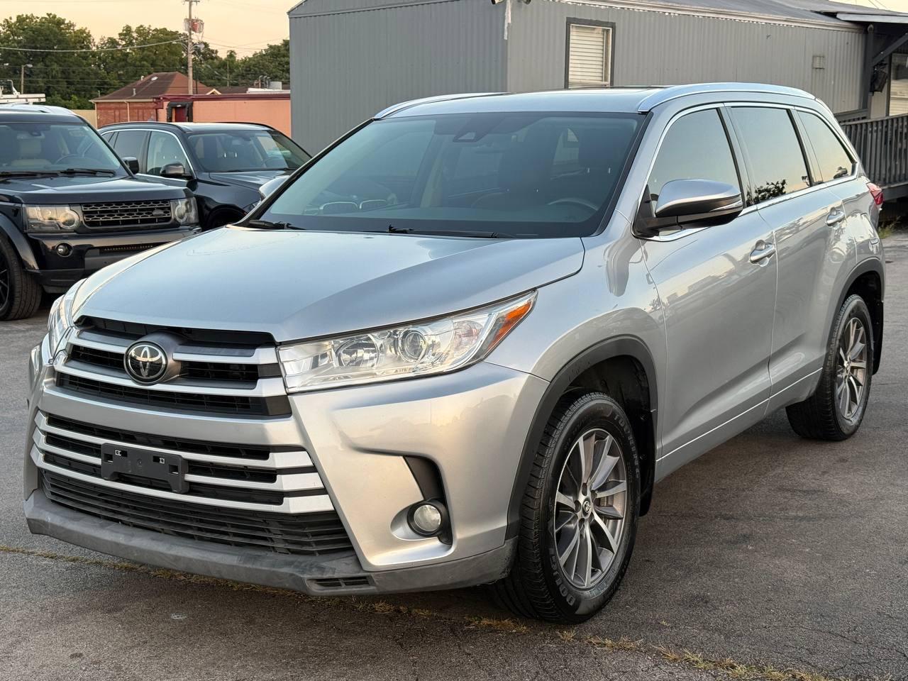 Toyota Highlander XLE AWD V6 2017