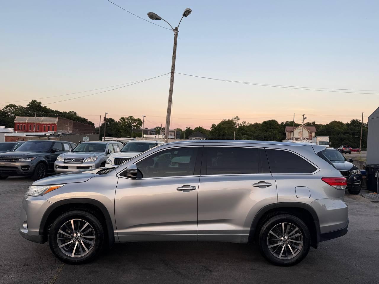 Toyota Highlander XLE AWD V6 2017
