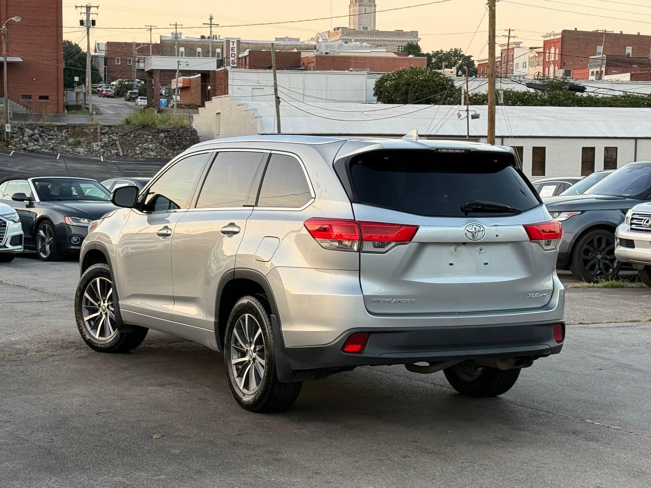 Toyota Highlander XLE AWD V6 2017
