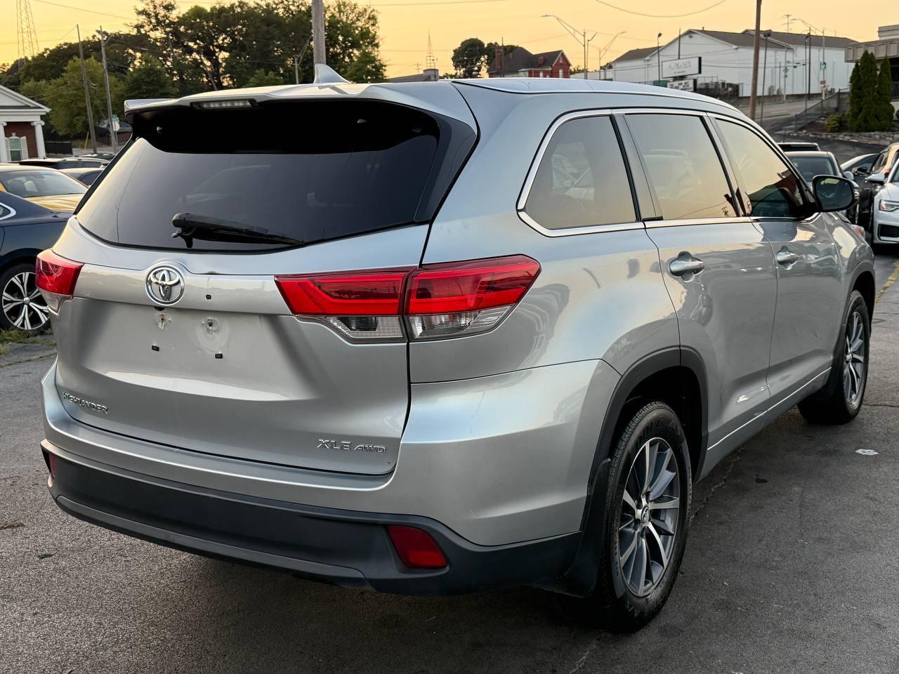 Toyota Highlander XLE AWD V6 2017
