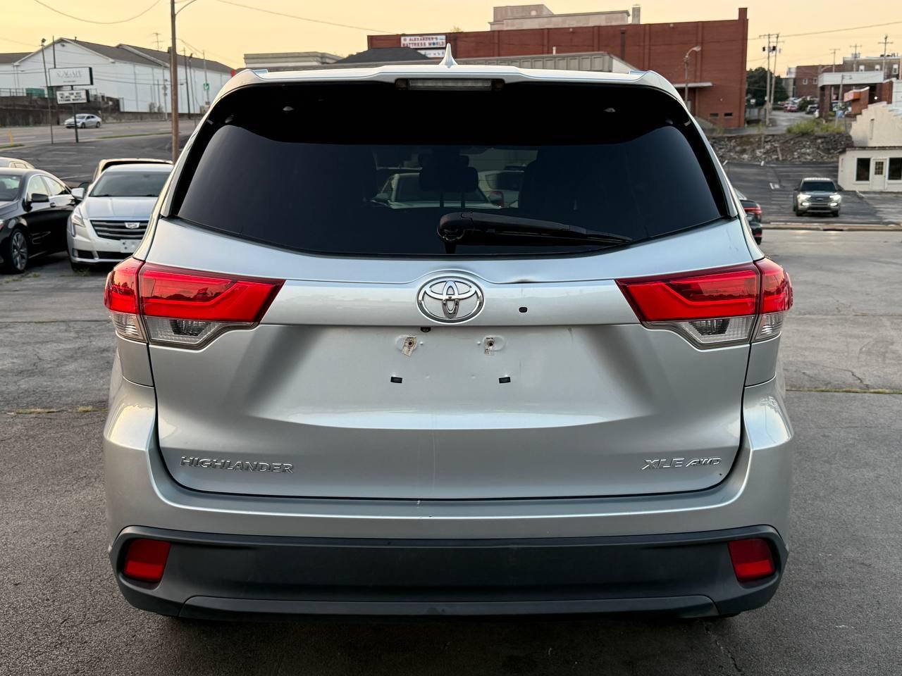 Toyota Highlander XLE AWD V6 2017
