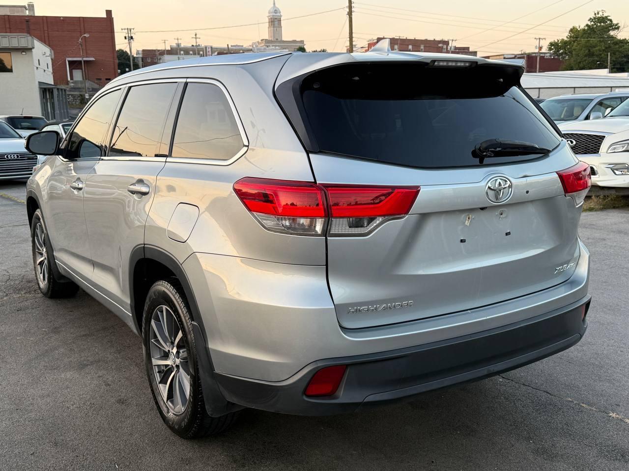 Toyota Highlander XLE AWD V6 2017