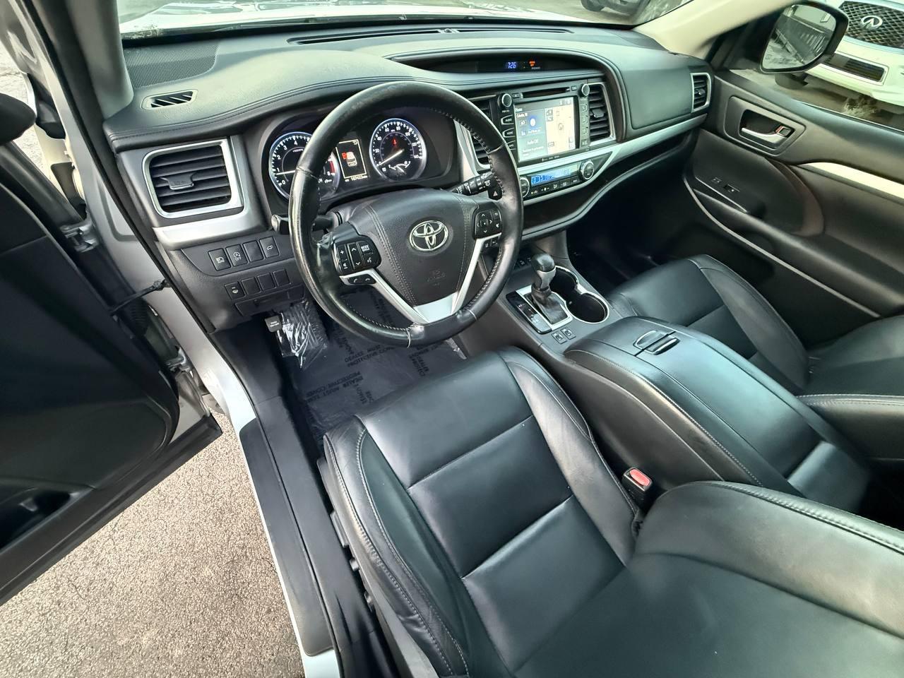 Toyota Highlander XLE AWD V6 2017