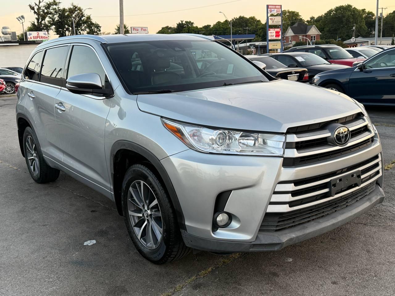 Toyota Highlander XLE AWD V6 2017