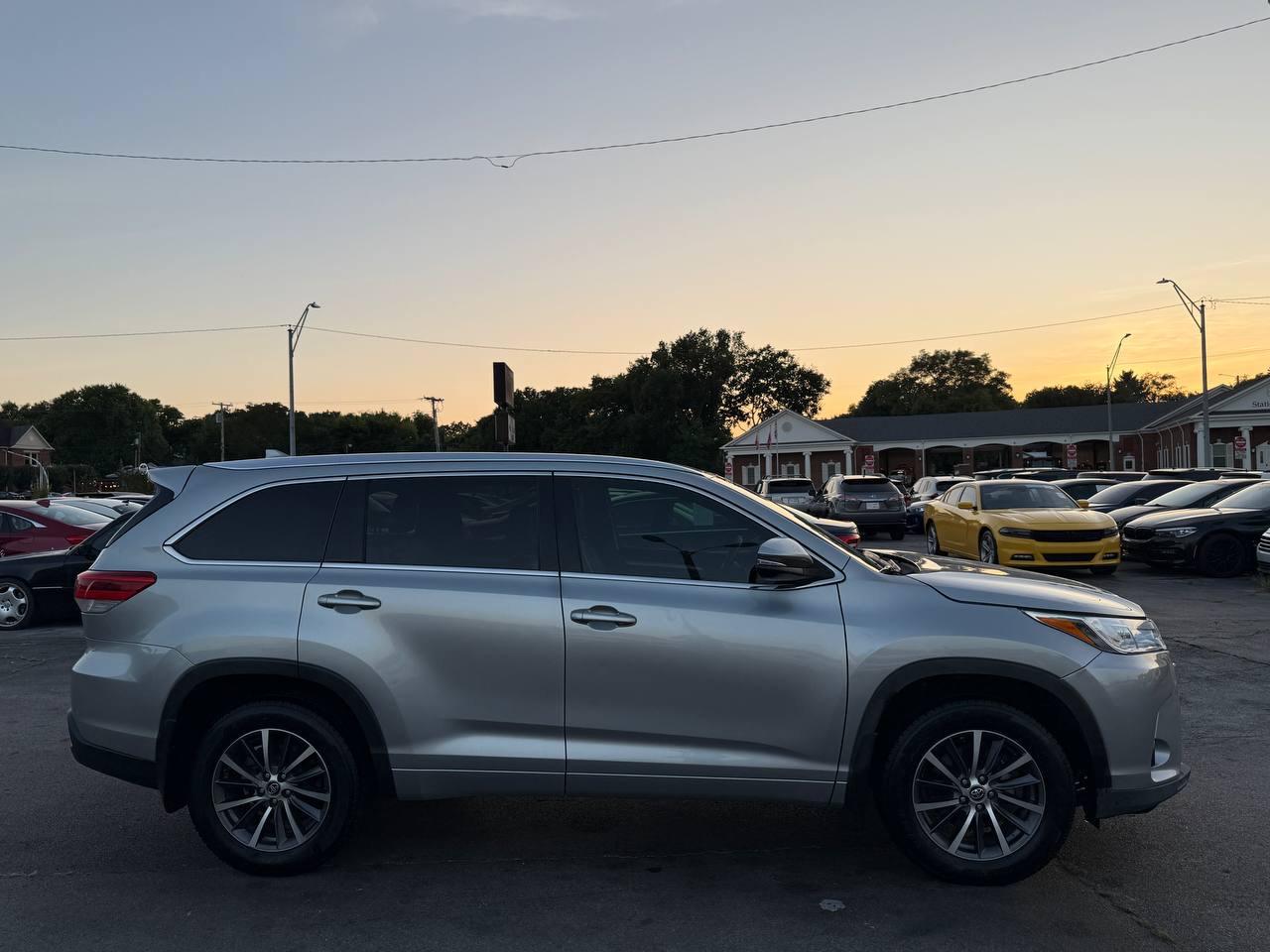 Toyota Highlander XLE AWD V6 2017