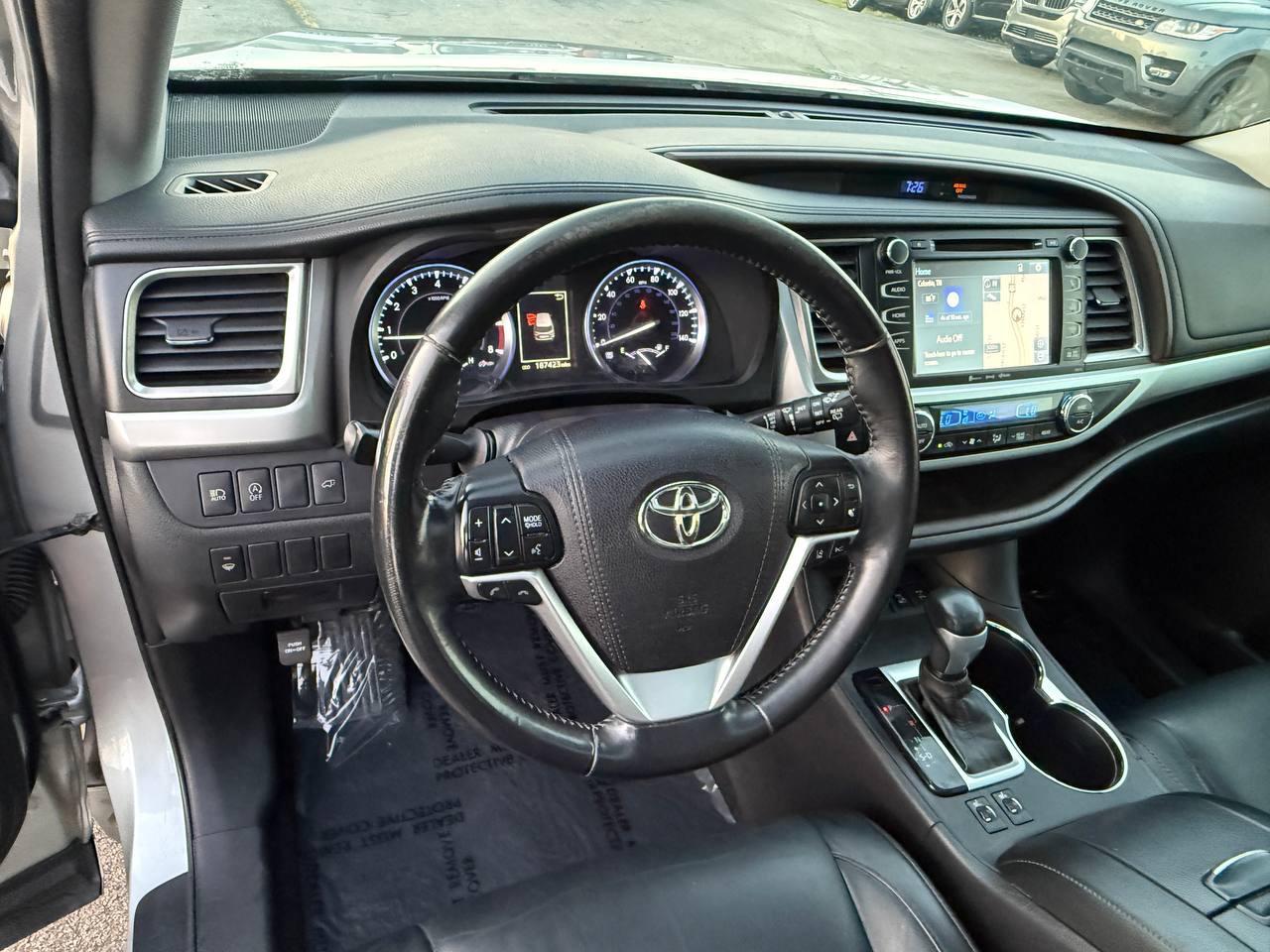 Toyota Highlander XLE AWD V6 2017