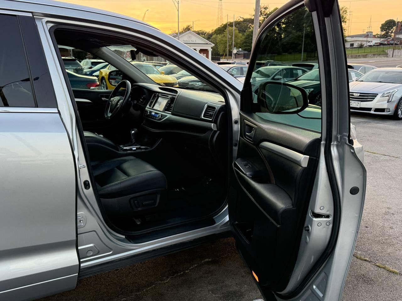Toyota Highlander XLE AWD V6 2017
