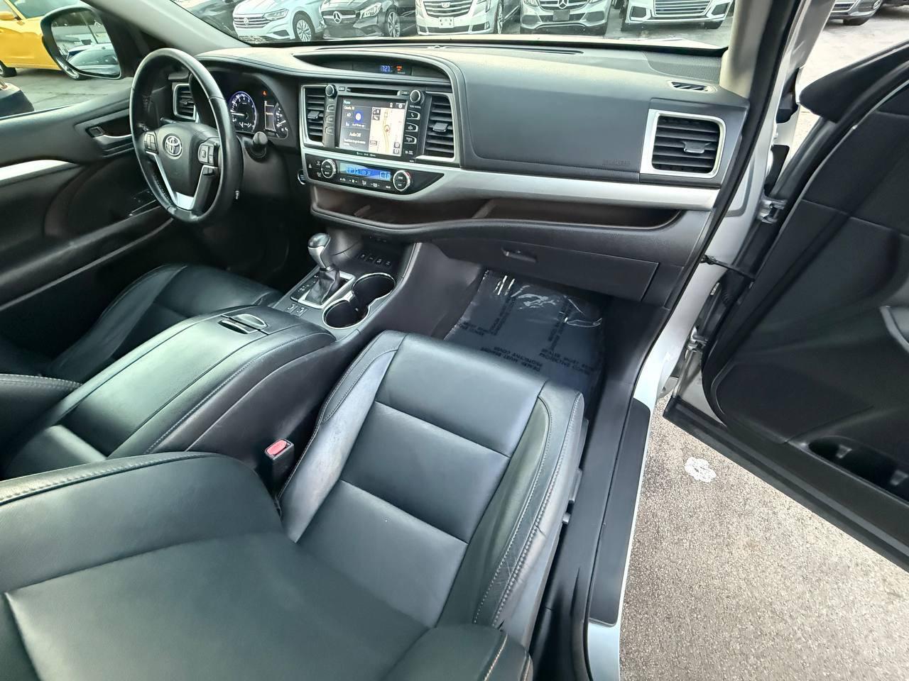 Toyota Highlander XLE AWD V6 2017