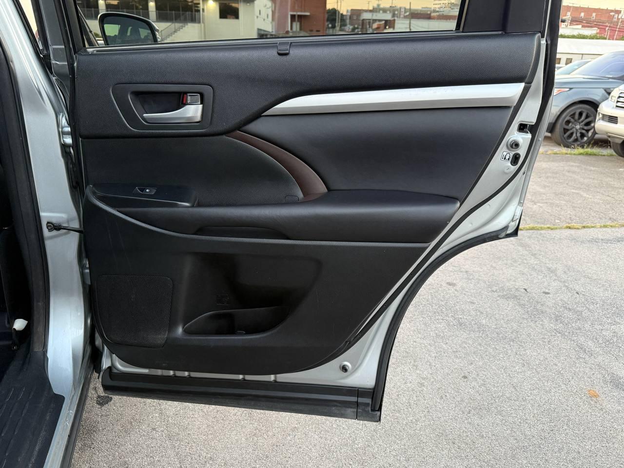 Toyota Highlander XLE AWD V6 2017
