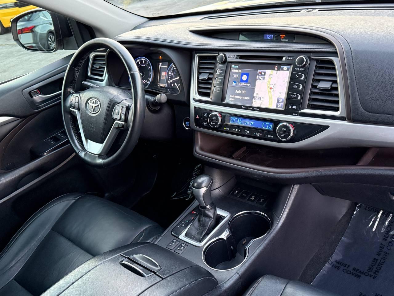 Toyota Highlander XLE AWD V6 2017