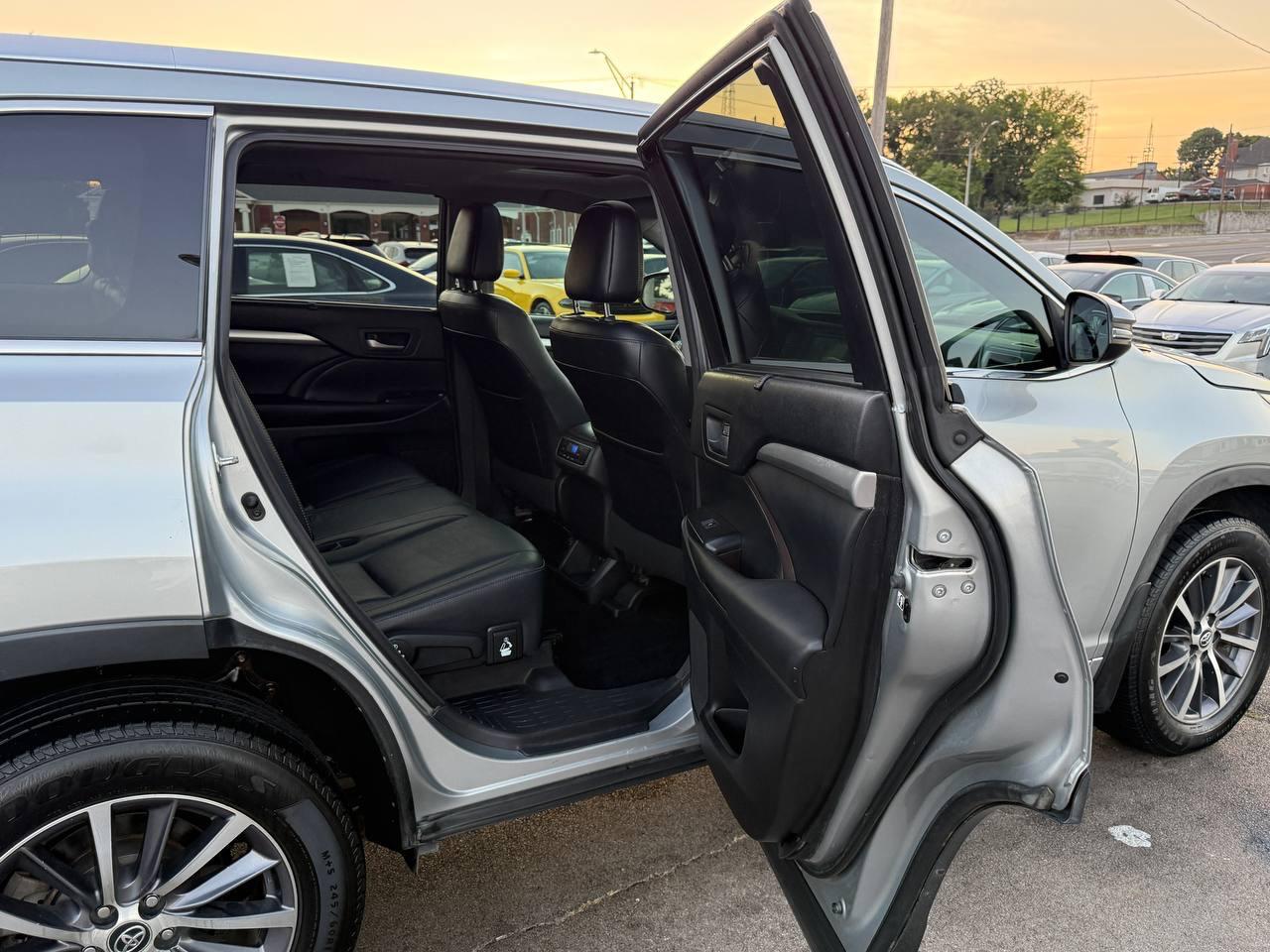 Toyota Highlander XLE AWD V6 2017