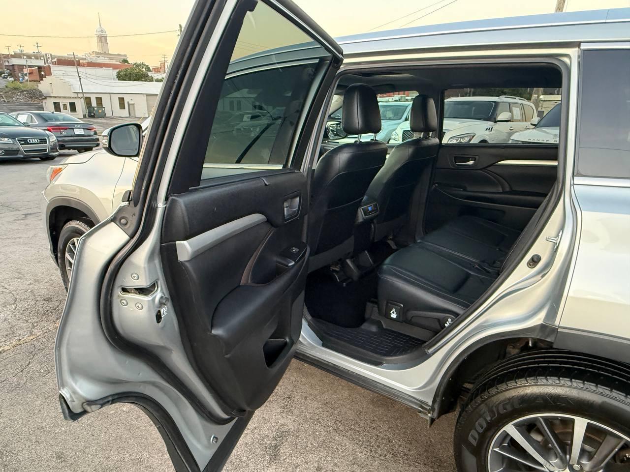 Toyota Highlander XLE AWD V6 2017