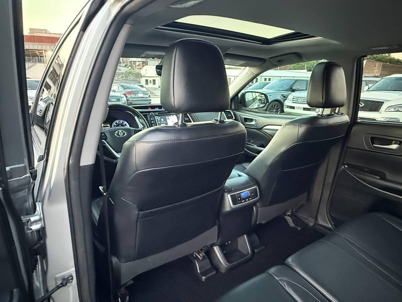 Toyota Highlander XLE AWD V6 2017