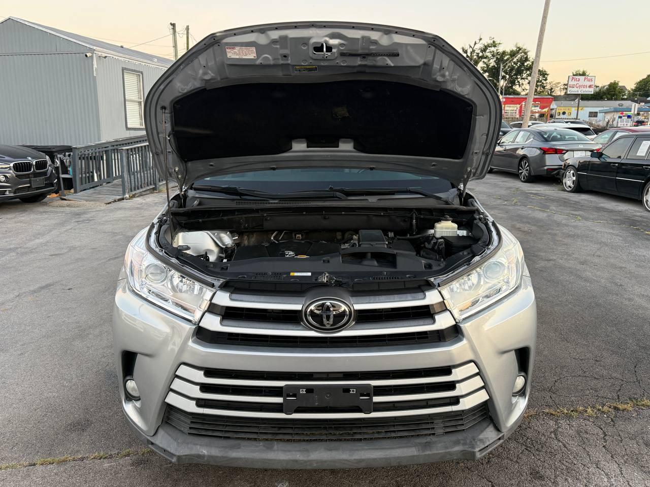 Toyota Highlander XLE AWD V6 2017