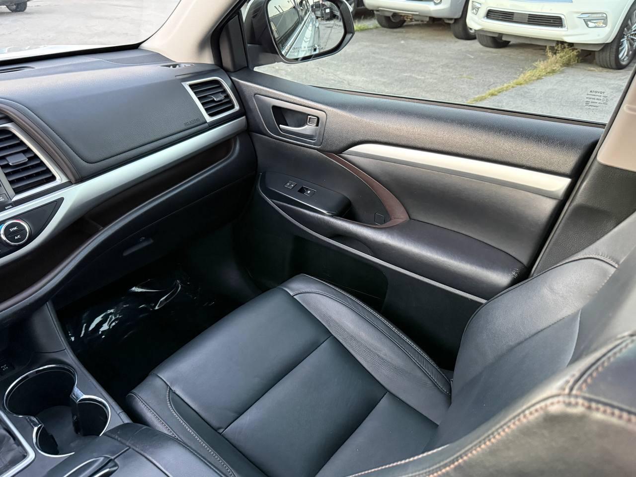Toyota Highlander XLE AWD V6 2017