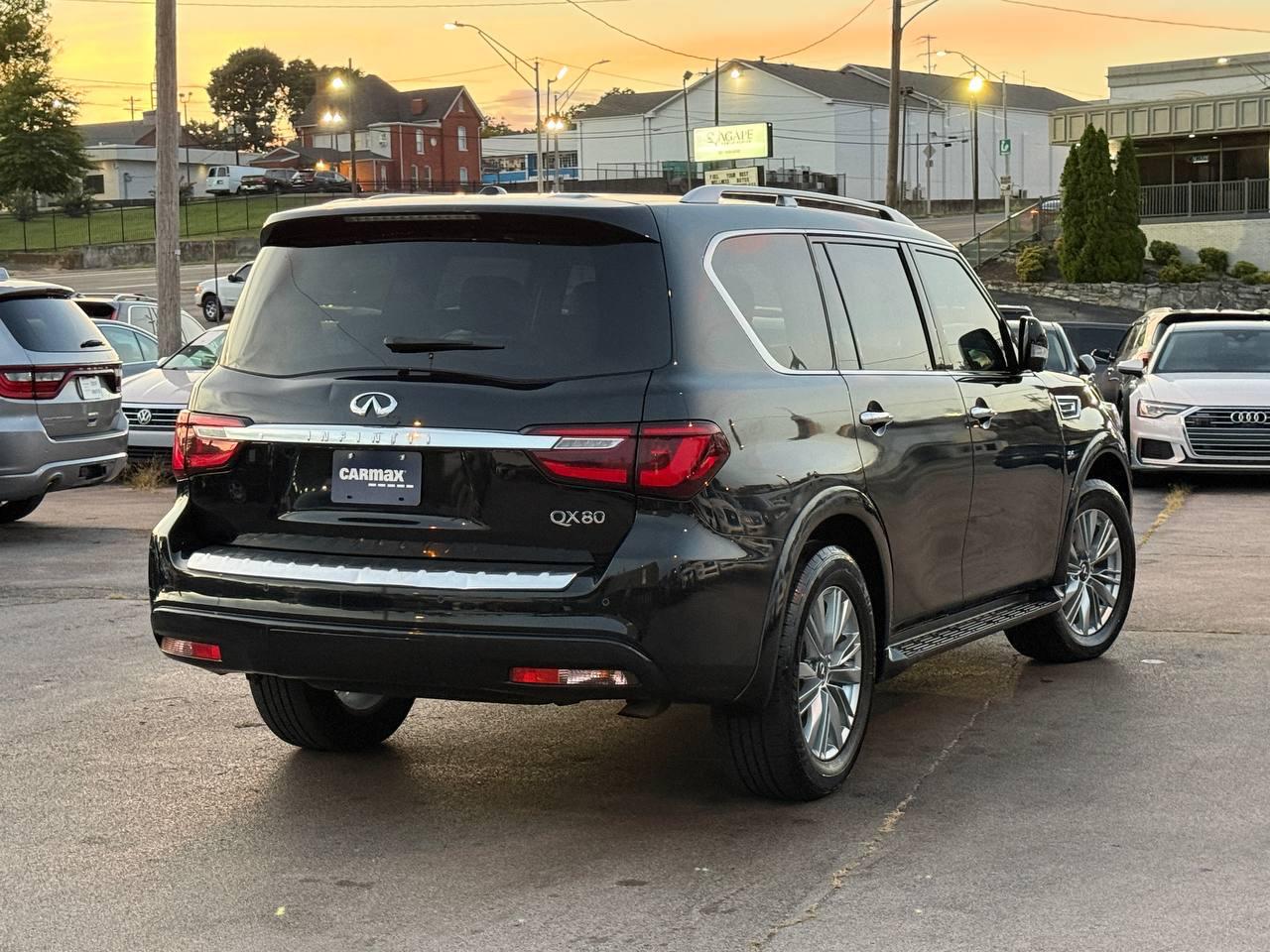 Infiniti QX80 LUXE 2019