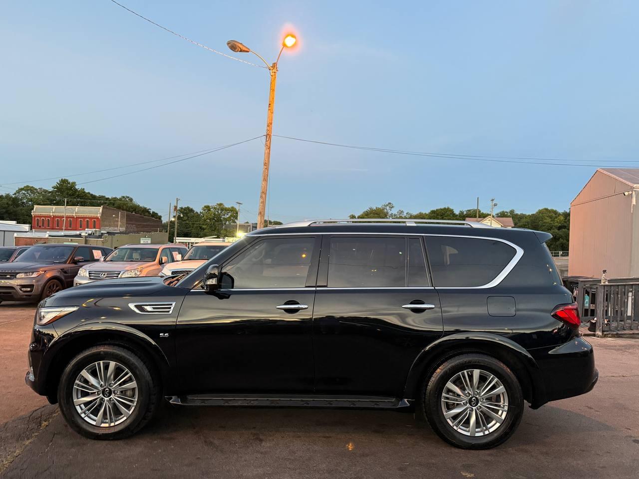 Infiniti QX80 LUXE 2019