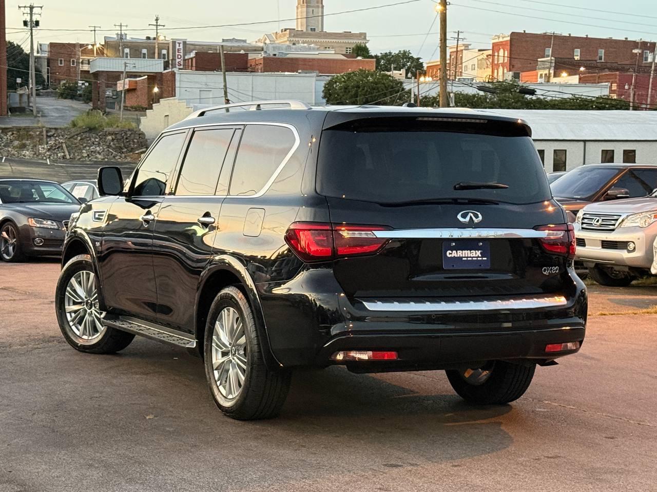 Infiniti QX80 LUXE 2019