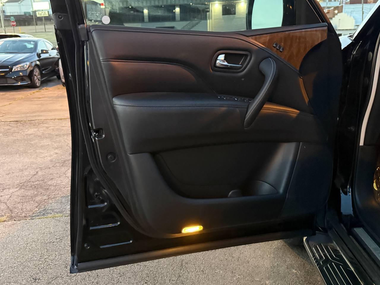 Infiniti QX80 LUXE 2019