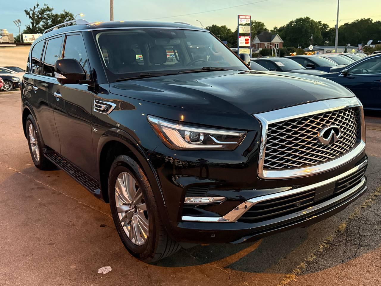 Infiniti QX80 LUXE 2019