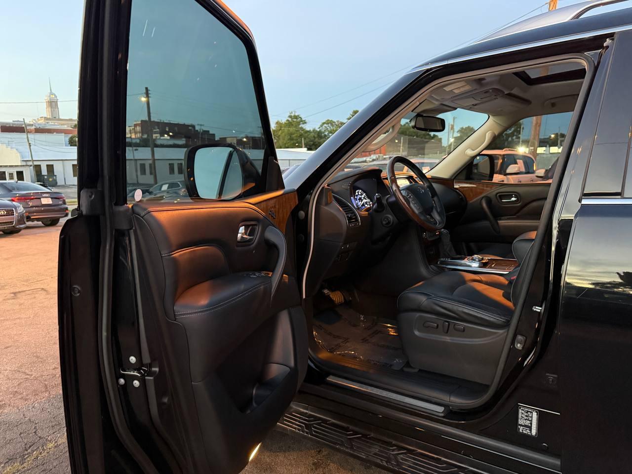 Infiniti QX80 LUXE 2019