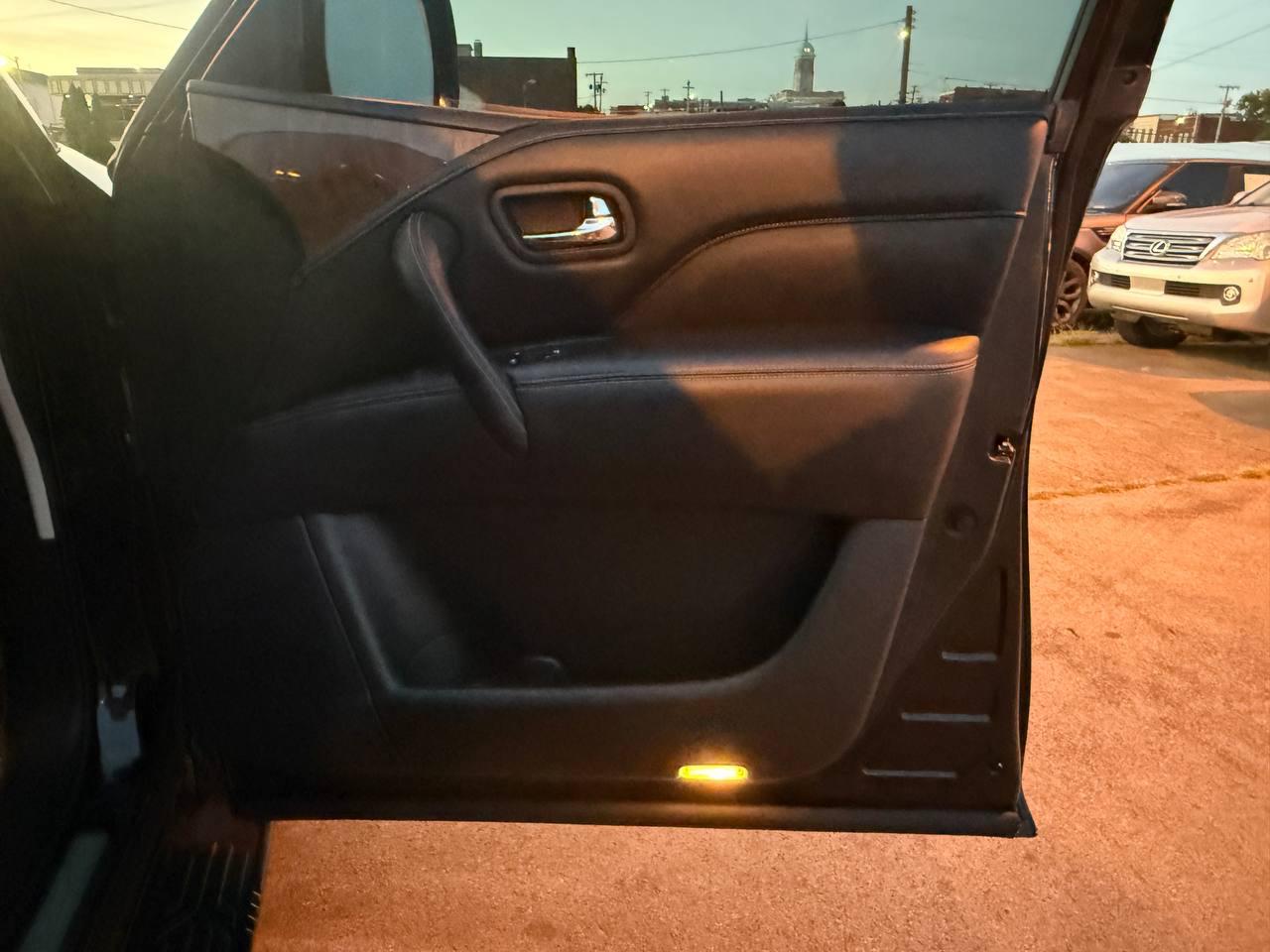 Infiniti QX80 LUXE 2019