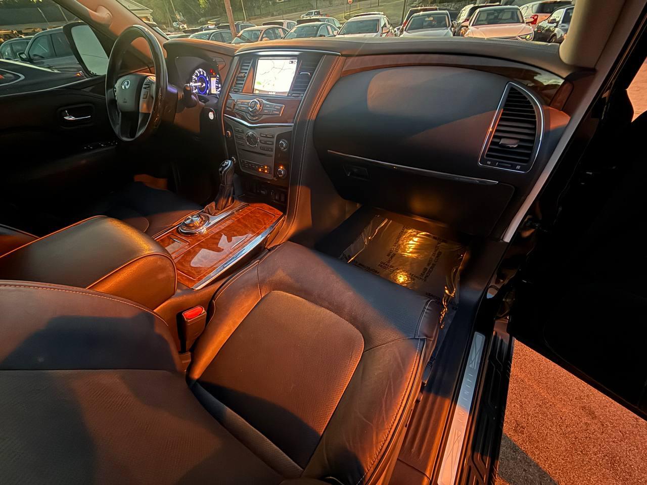 Infiniti QX80 LUXE 2019