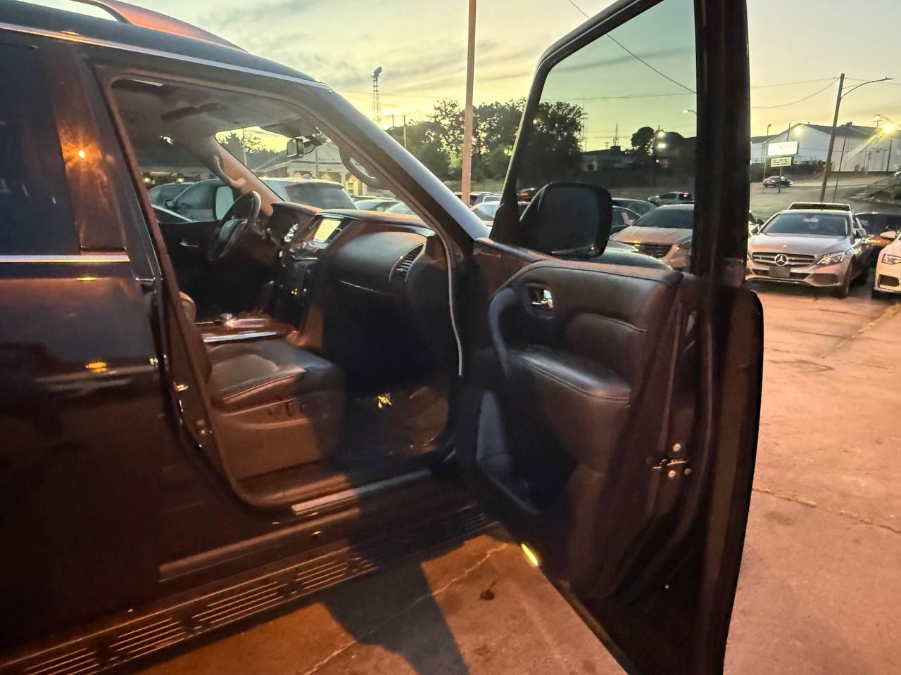 Infiniti QX80 LUXE 2019