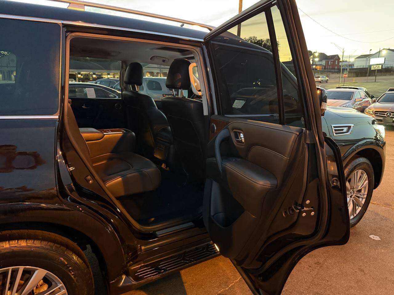 Infiniti QX80 LUXE 2019