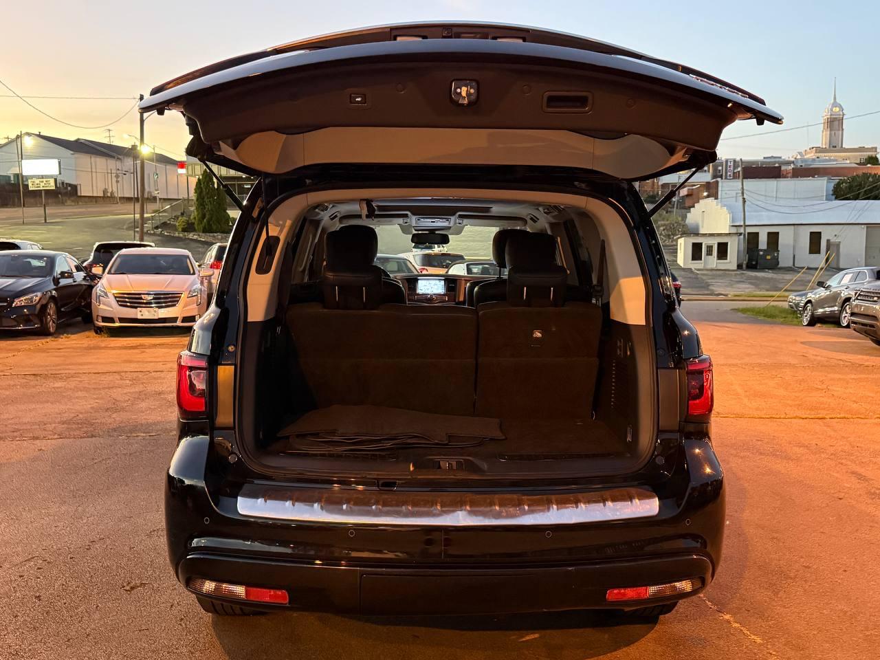 Infiniti QX80 LUXE 2019