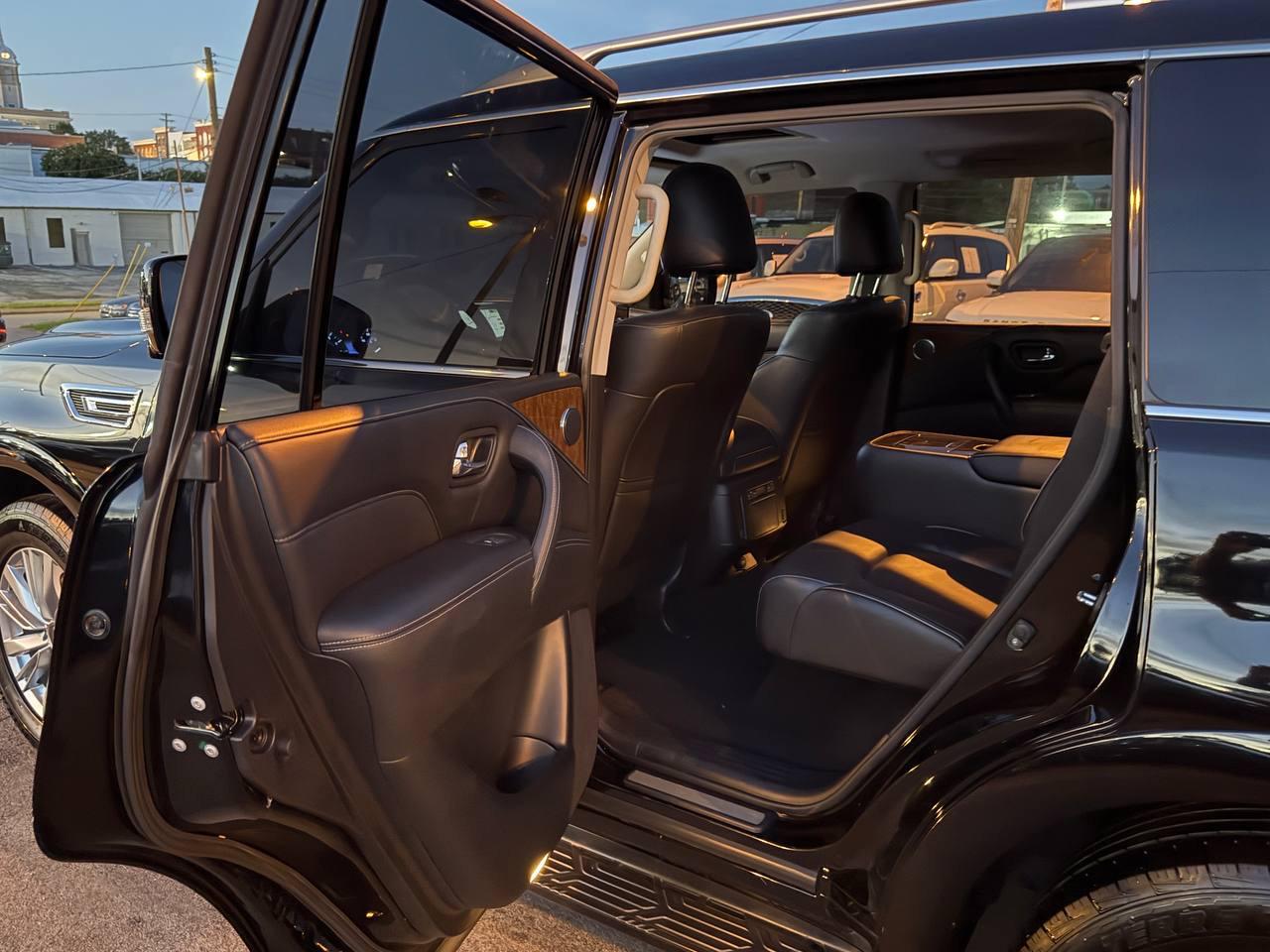 Infiniti QX80 LUXE 2019