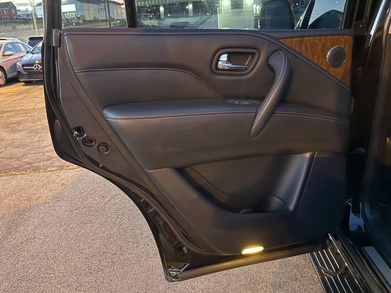 Infiniti QX80 LUXE 2019