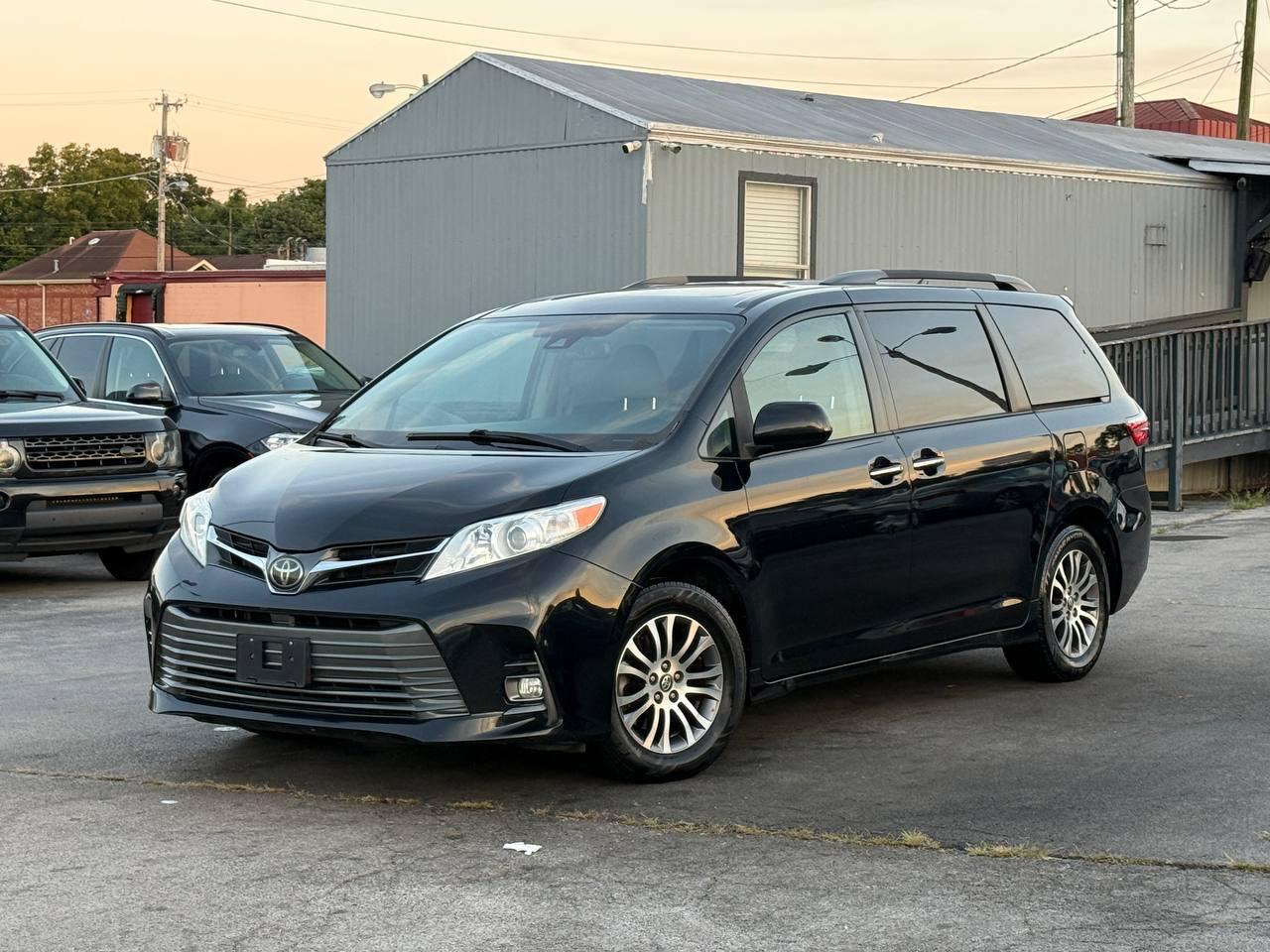 Toyota Sienna Limited Premium 7-Passenger 2019