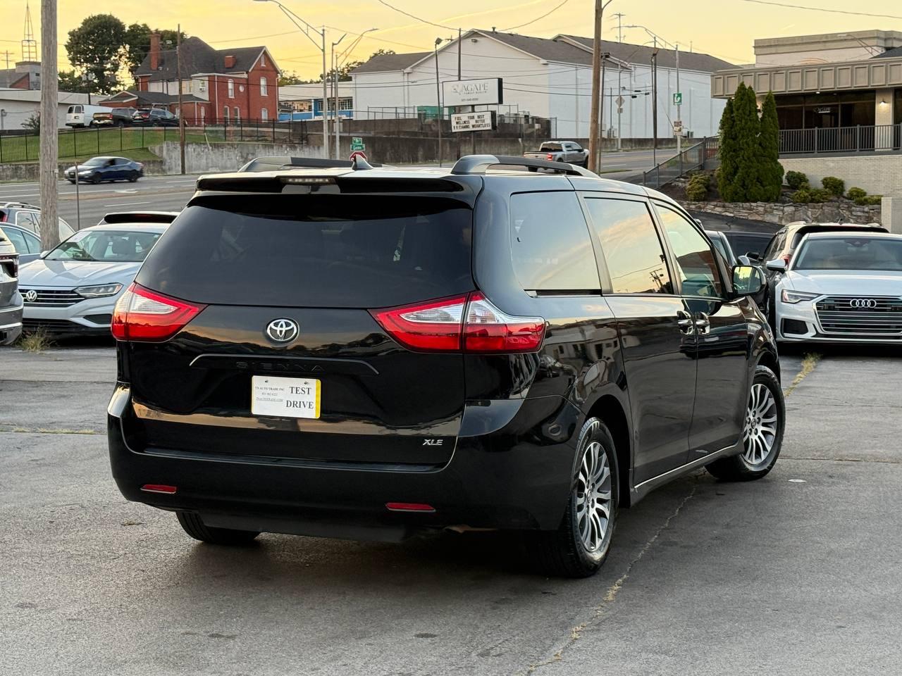 Toyota Sienna Limited Premium 7-Passenger 2019