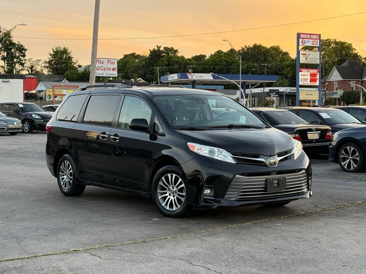 Toyota Sienna Limited Premium 7-Passenger 2019