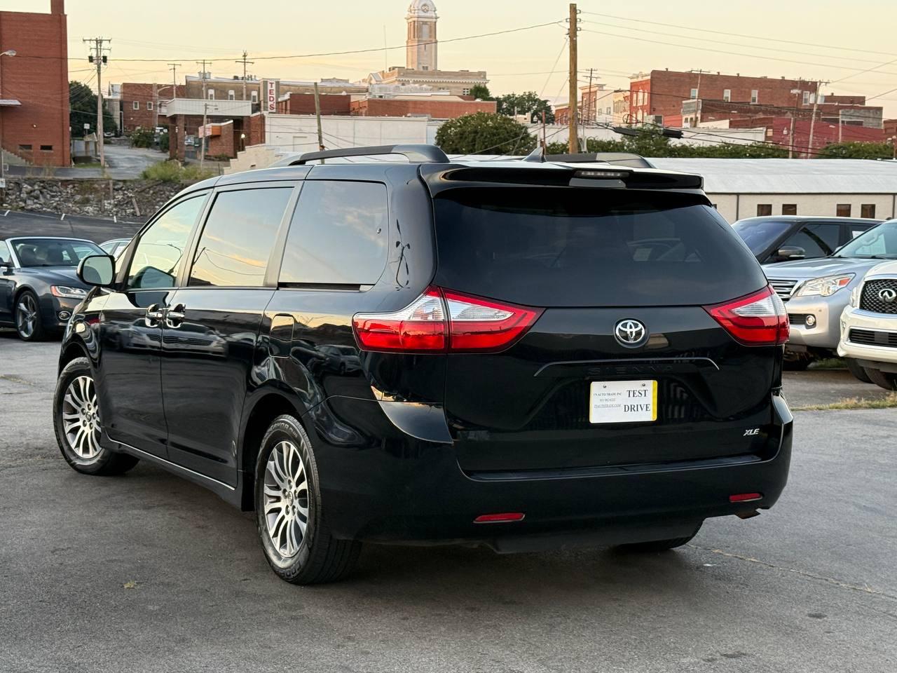 Toyota Sienna Limited Premium 7-Passenger 2019