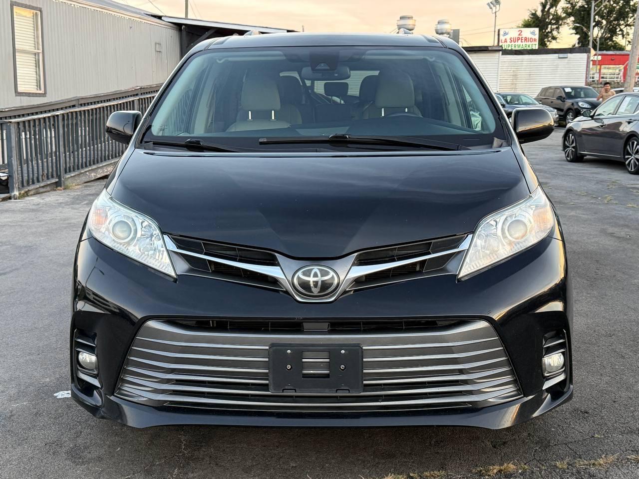 Toyota Sienna Limited Premium 7-Passenger 2019