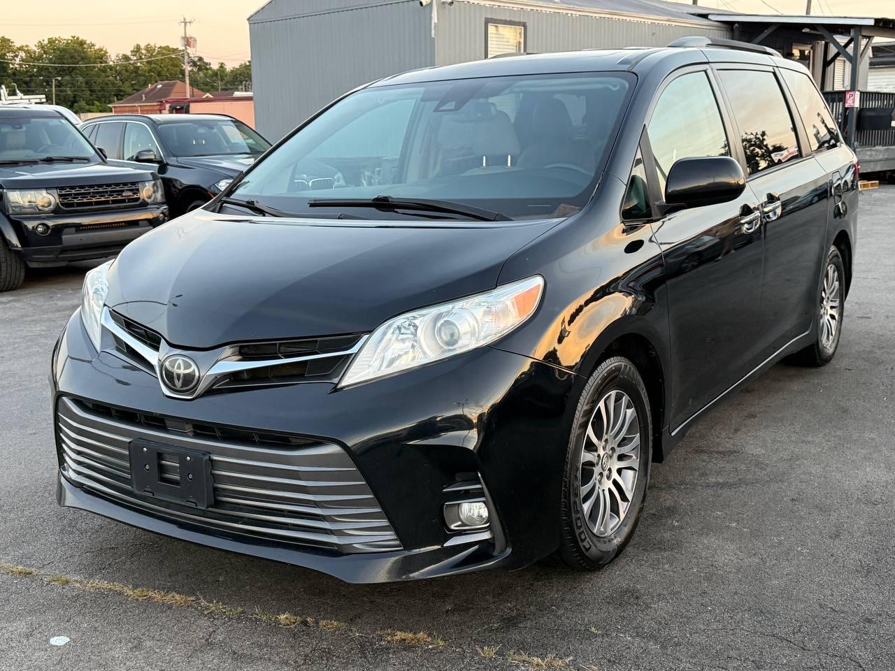 Toyota Sienna Limited Premium 7-Passenger 2019