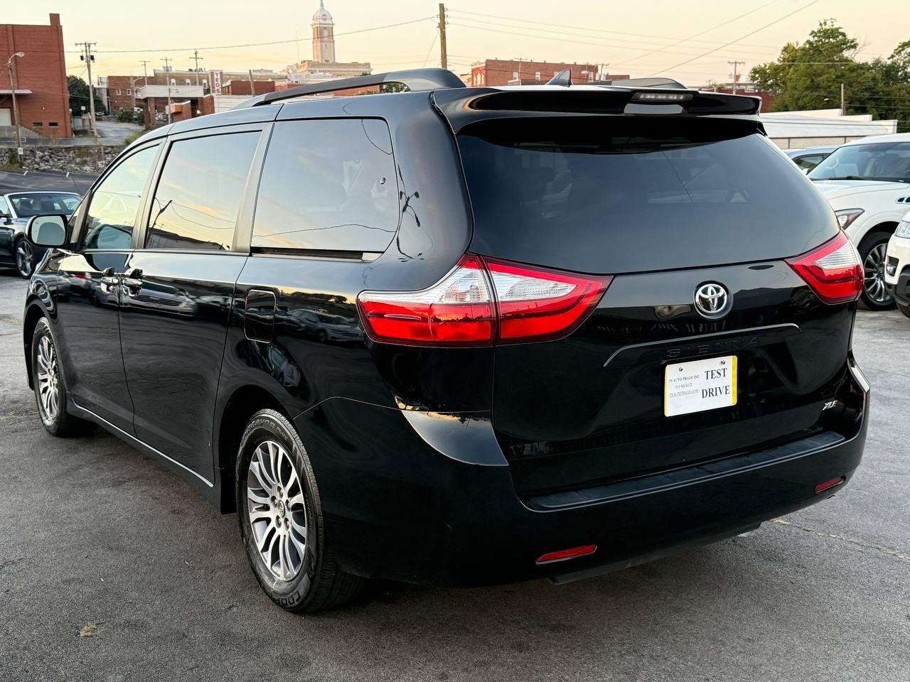 Toyota Sienna Limited Premium 7-Passenger 2019