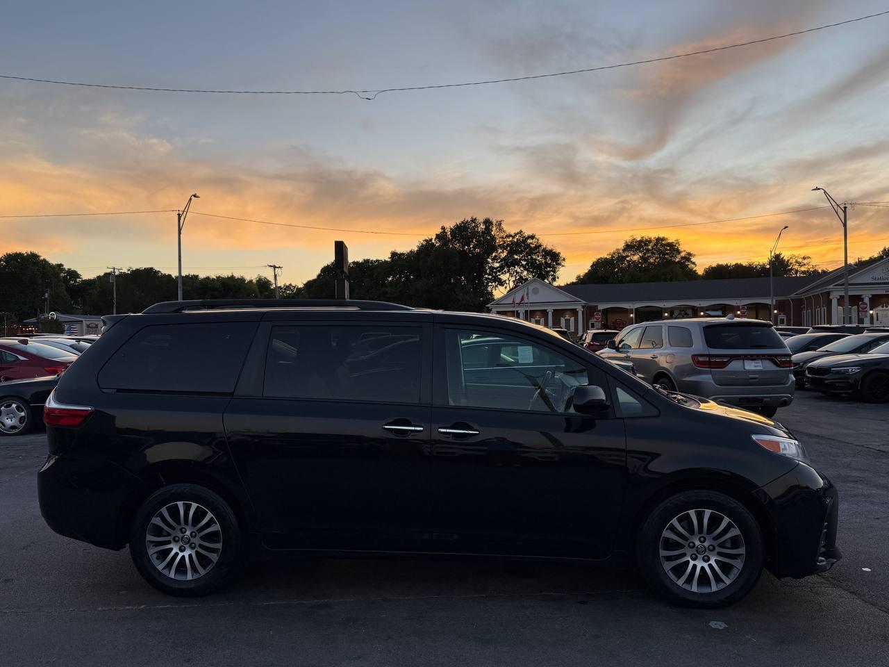 Toyota Sienna Limited Premium 7-Passenger 2019