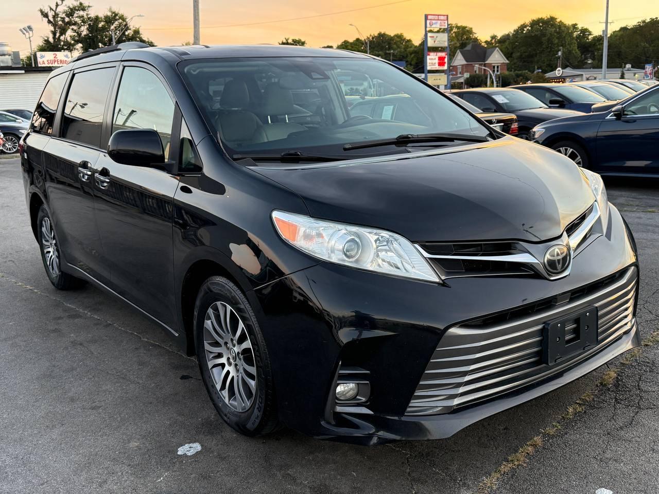 Toyota Sienna Limited Premium 7-Passenger 2019
