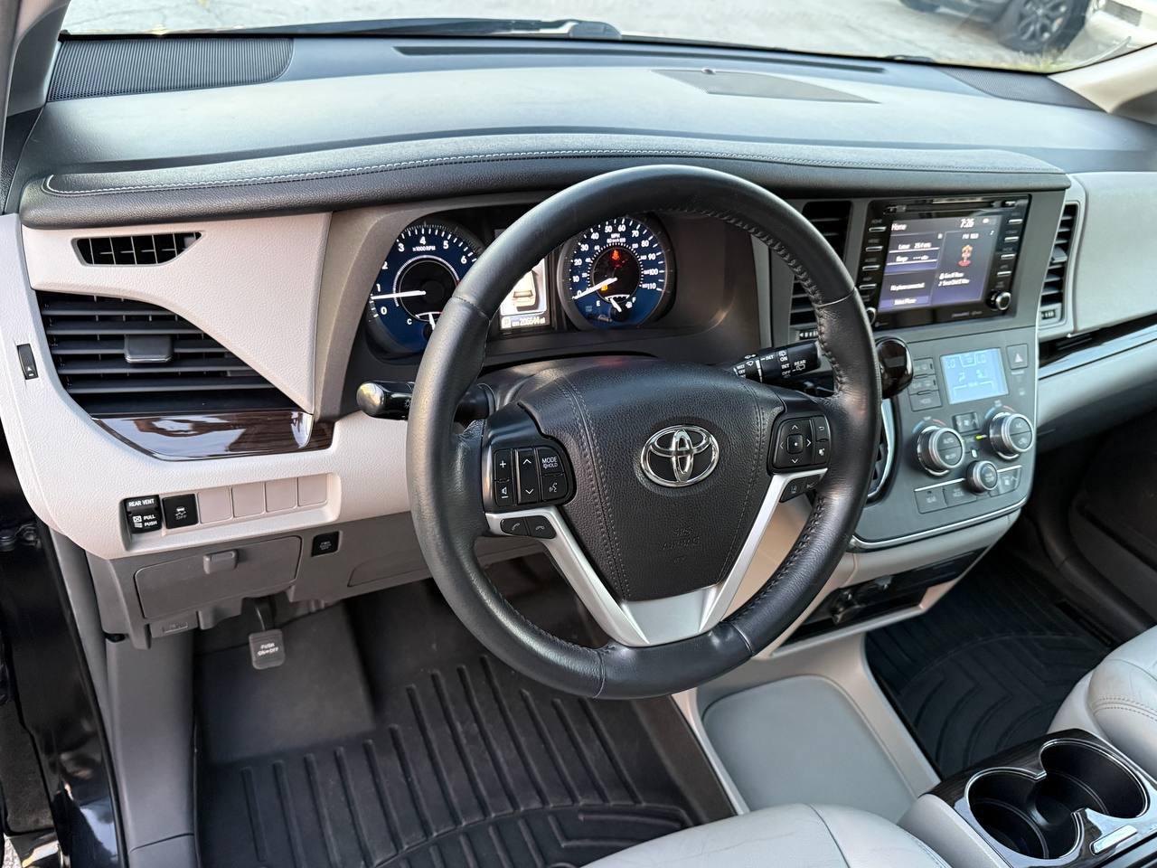 Toyota Sienna Limited Premium 7-Passenger 2019